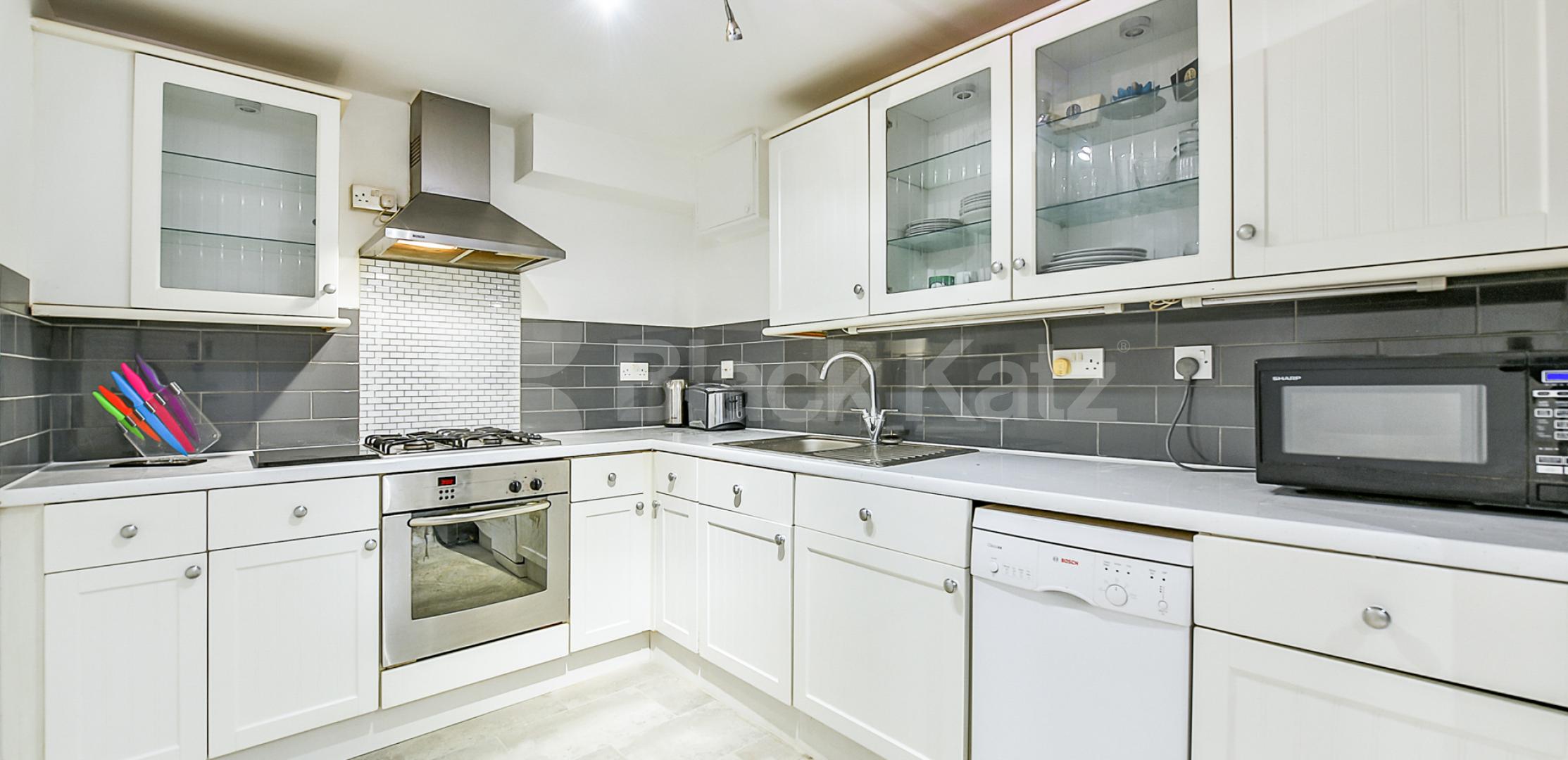 			UNDER OFFER , 2 Bedroom, 1 bath, 1 reception Apartment			 Clapham Common South Side, Clapham Common